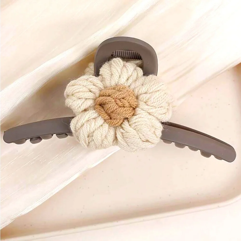 Crochet Flower Hair Claw Clip NEW 🏷️